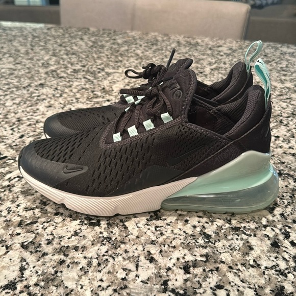 Nike Shoes - nike 270s